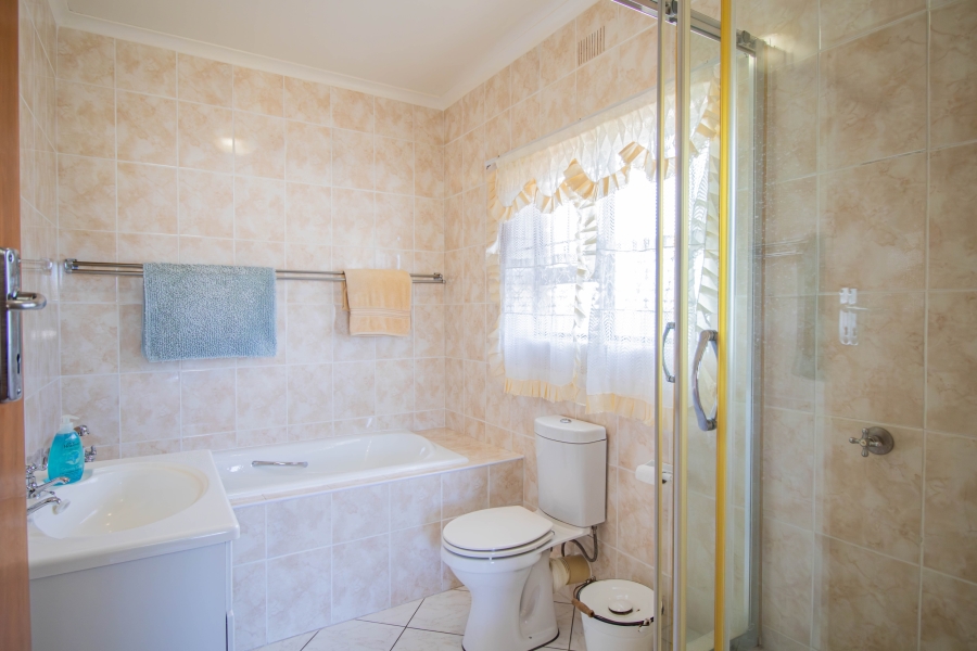 6 Bedroom Property for Sale in Myburgh Park Western Cape